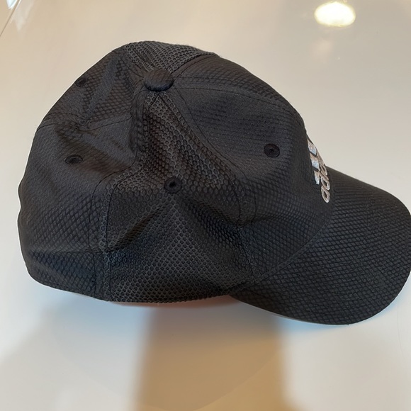 Adidas men’s climalite baseball cap. Elastic inside hat. Size small/medium. - Picture 6 of 10